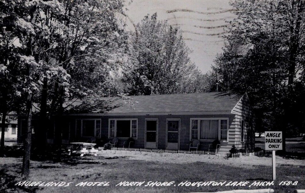Morelands Motel - Vintage Postcard (newer photo)